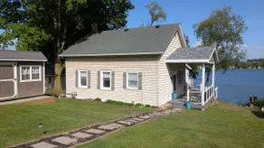 Cozy cottage on peaceful lake - Image 2