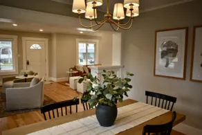 The Winston, Downtown, 4 Bdrm w/ Hot Tub & Firepit - Image 2