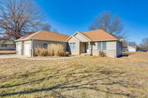 Stockton Home w/ Deck & Gas Grill ~ 1 Mi to Lake! - Image 3