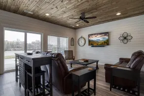 Lazy River Cabin, River Front, Hot Tub, WIFI, 560 in FREE Attraction tickets each paid day! - Image 4