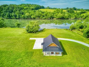 Lazy River Cabin, River Front, Hot Tub, WIFI, 560 in FREE Attraction tickets each paid day! - Image 3