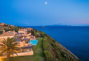 Absolute Villa by Stylish Stays - Image 5