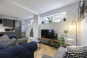 Luxury Lansdown Mews | Quiet 2-Bed with Terrace - Image 3