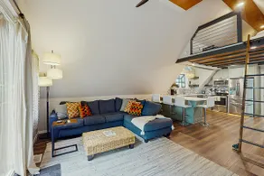 2BR dog-friendly cottage with spa & boat parking - Image 2