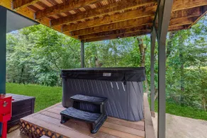 2BR dog-friendly cottage with spa & boat parking - Image 5