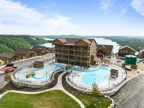 Lake View Penthouse with Game Room, Theater - Image 4
