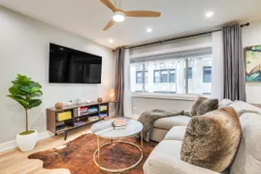 Stylish Chicago Retreat: Walk to Loyola University - Image 4