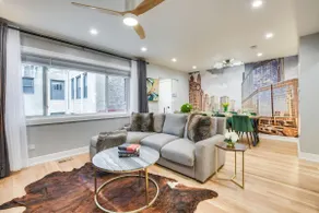 Stylish Chicago Retreat: Walk to Loyola University - Image 5
