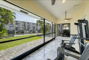 Marble House in Lauderdale Harbours - Image 3