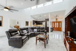 Marble House in Lauderdale Harbours - Image 2