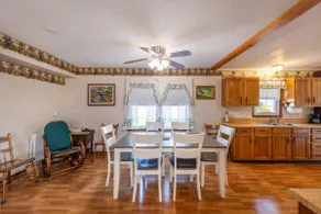 Peaceful Farmhouse Retreat Near Court House - Image 3