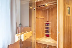 Free Parking - Garden - Sauna - Comfy House - Image 3