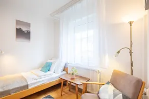 Free Parking - Garden - Sauna - Comfy House - Image 2