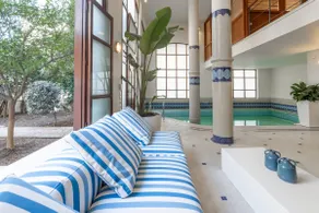 Ma Maison No8 Downtown Villa, Indoor Heated Pool - Image 4