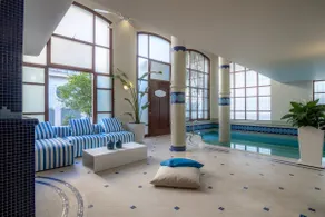 Ma Maison No8 Downtown Villa, Indoor Heated Pool - Image 2