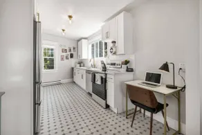 View-tiful Alki Beach Apartment - Image 3