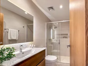 Incredibly Beautiful condo just steps to the beach - Image 2