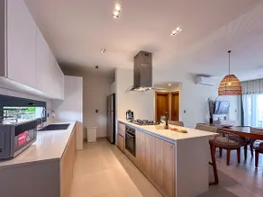 Incredibly Beautiful condo just steps to the beach - Image 3