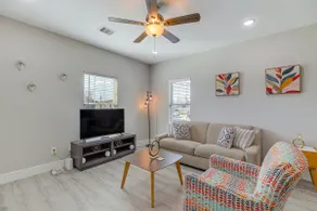 Easy Interstate Access: Quiet Houston Home! - Image 4