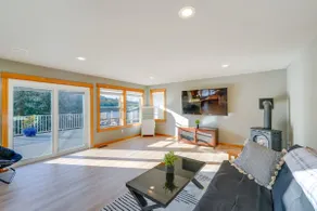 Stunning Mount Vernon Home w/ Big Lake Views! - Image 4