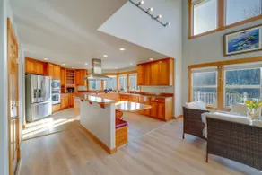 Stunning Mount Vernon Home w/ Big Lake Views! - Image 2