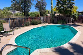 2BR with pool, grills, patio, & central AC - Image 5