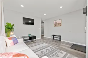 Downtown Apt w Free Parking by Electric Works! - Image 5