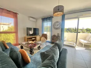 Bright apartment with balcony - Image 2