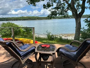 Waterfront, updated cottage for 2, great location! - Image 2