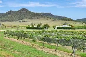 Somerville Wines Lux Escape  3-Bedroom Cottage Near Broke Wineries - Image 2