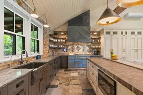 Farmhouse with Hot Tub, Game Room, Pond, Creek - Image 3