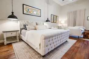 Artistic loft w/ fire pit & balcony - Image 3