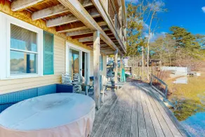 Stunning Dog Friendly Lakefront Home with Kayaks - Image 3