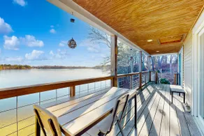 Stunning Dog Friendly Lakefront Home with Kayaks - Image 2