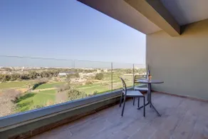 Trendy 2BR Apartment in Hal Ghaxaq - Image 2