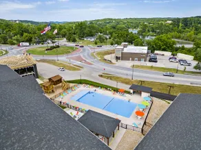 Close to The Landing & Branson Convention Center - Image 5