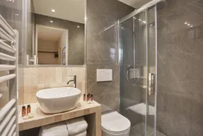 Modern Apartement Center of Paris - Image 4