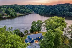 Lakefront | Dock, 4 Kayaks, Firepit, Sleeps 8 - Image 5