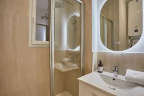 Studio Arc de Triomphe by Studio prestige - Image 3