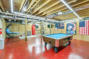 Tranquil Mountain Getaway in Troutdale: Game Room! - Image 3