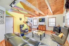 Tranquil Mountain Getaway in Troutdale: Game Room! - Image 4
