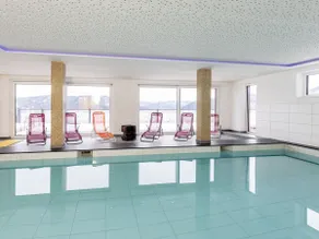 Cosy apartment with pool - Image 2