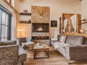 Chalet with wellness, garden and views - Image 3