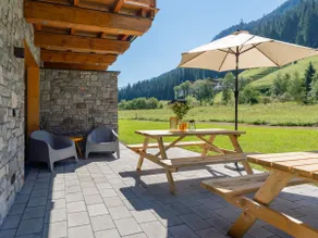 Luxury chalet with private garden and sauna - Image 3