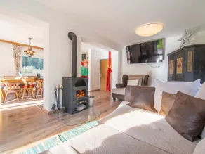 House with plenty of privacy - Image 5