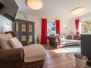 House with plenty of privacy - Image 2