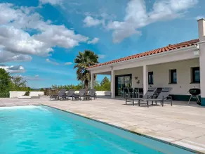 Luxury villa with pool and panoramic views - Image 3