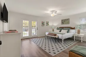 The Palm/Pet- Friendly - Image 4