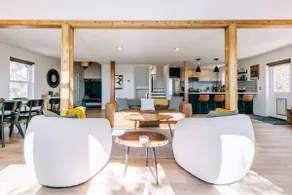 Escape to Tranquility: Views & Modern Amenities - Image 2