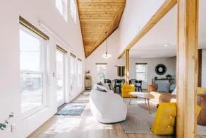 Escape to Tranquility: Views & Modern Amenities - Image 4
